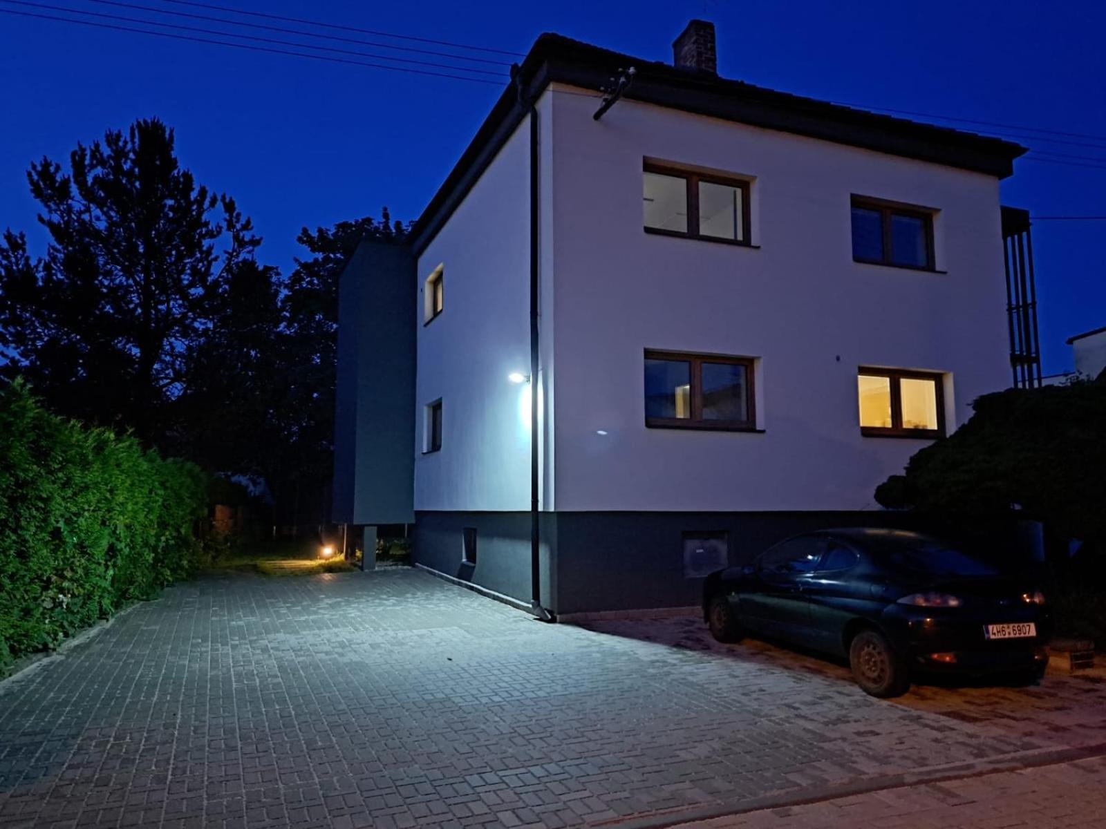 Vila Věkoše - apartmán s terasou a zahradou Hradec Králové Exterior foto